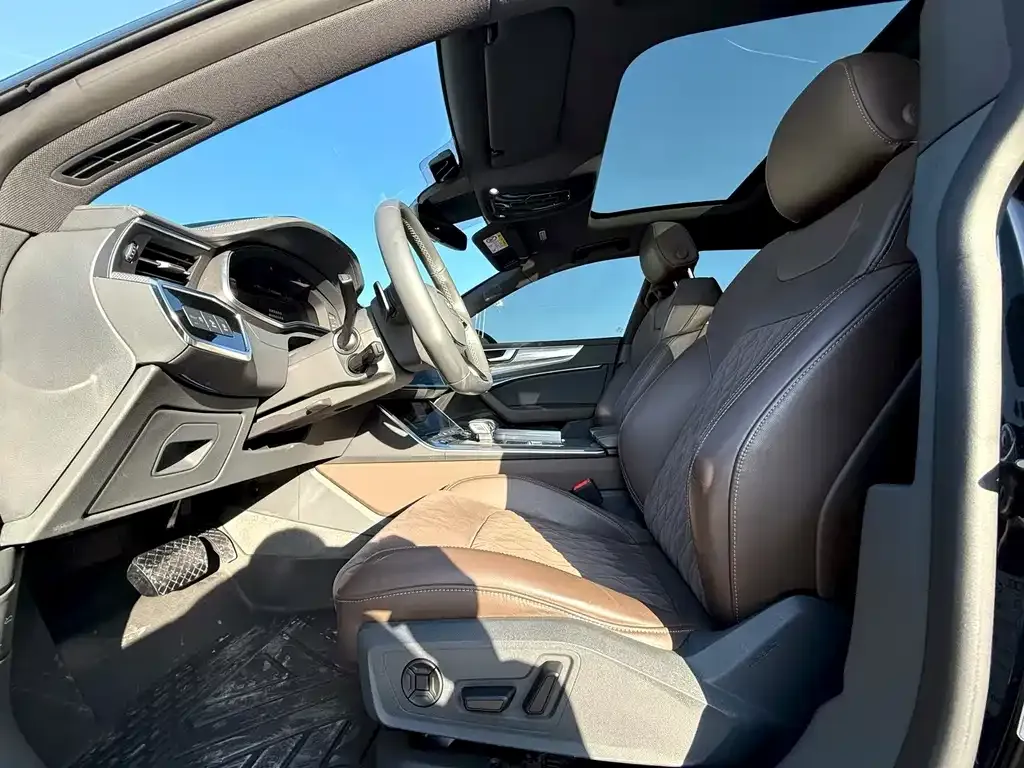 Audi A7L 2023 из CN, фото 6
