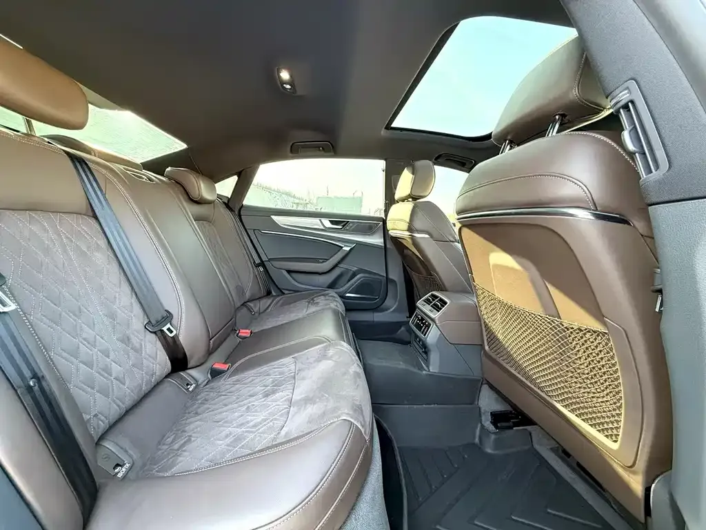 Audi A7L 2023 из CN, фото 8