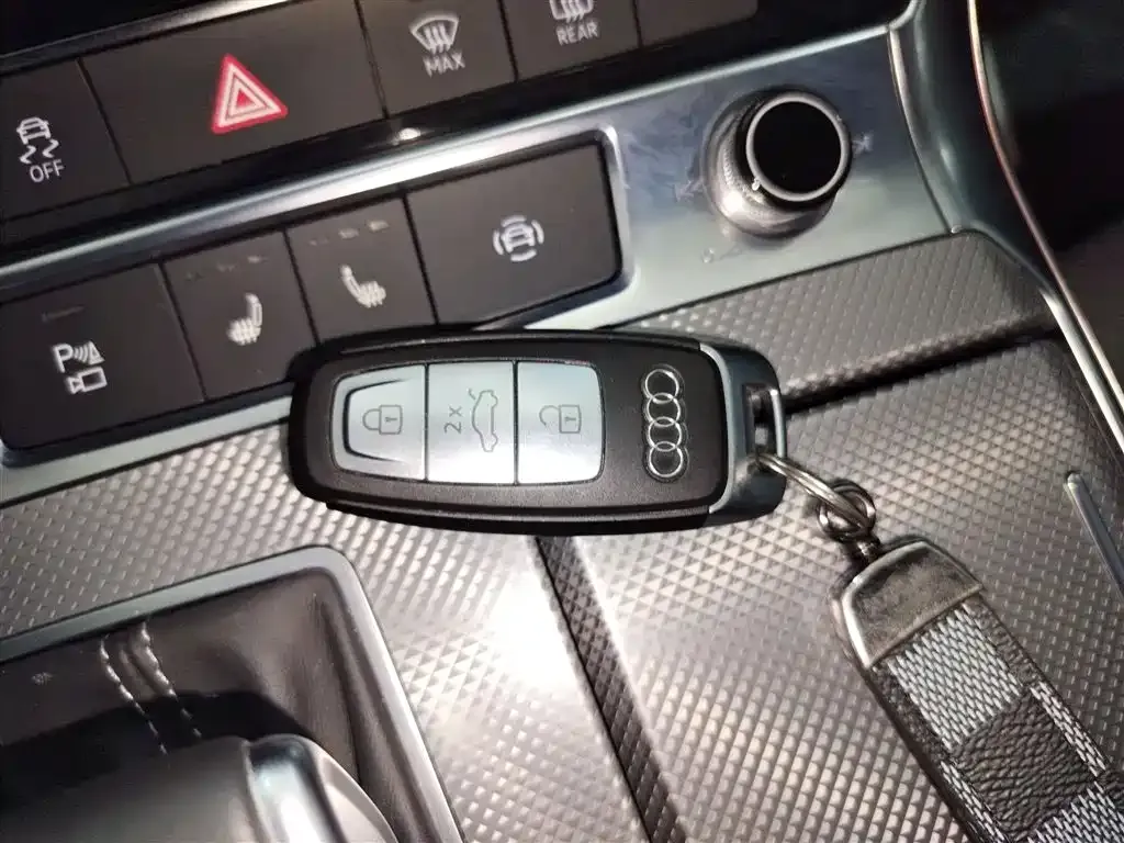 Audi A6L 2022 из CN, фото 5