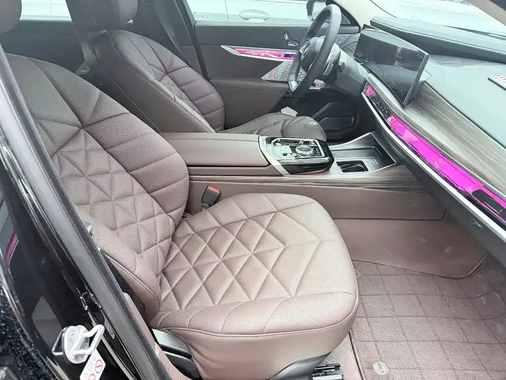 BMW 7 Series 2025 из CN, фото 7