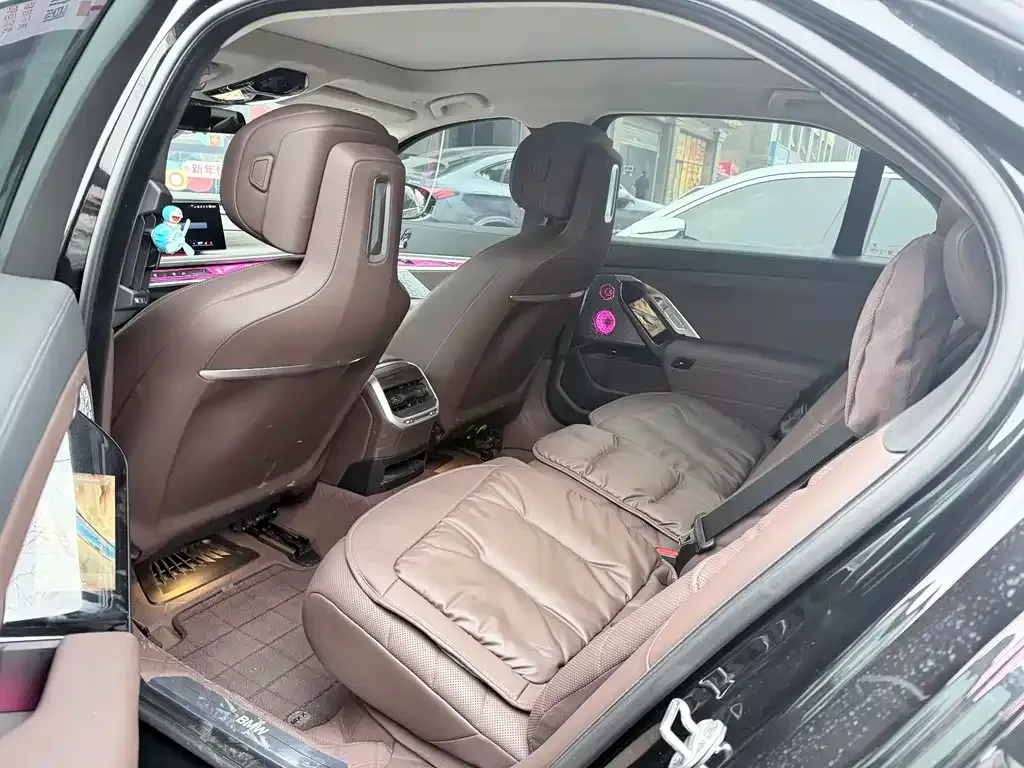 BMW 7 Series 2025 из CN, фото 6