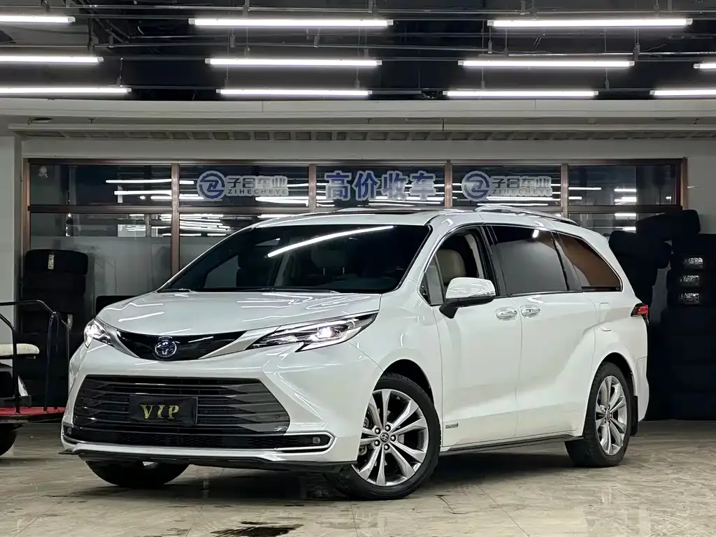 Toyota Sienna 2023 из CN, фото 1