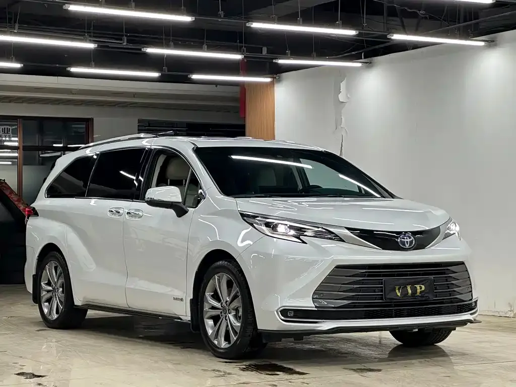 Toyota Sienna 2023 из CN, фото 4