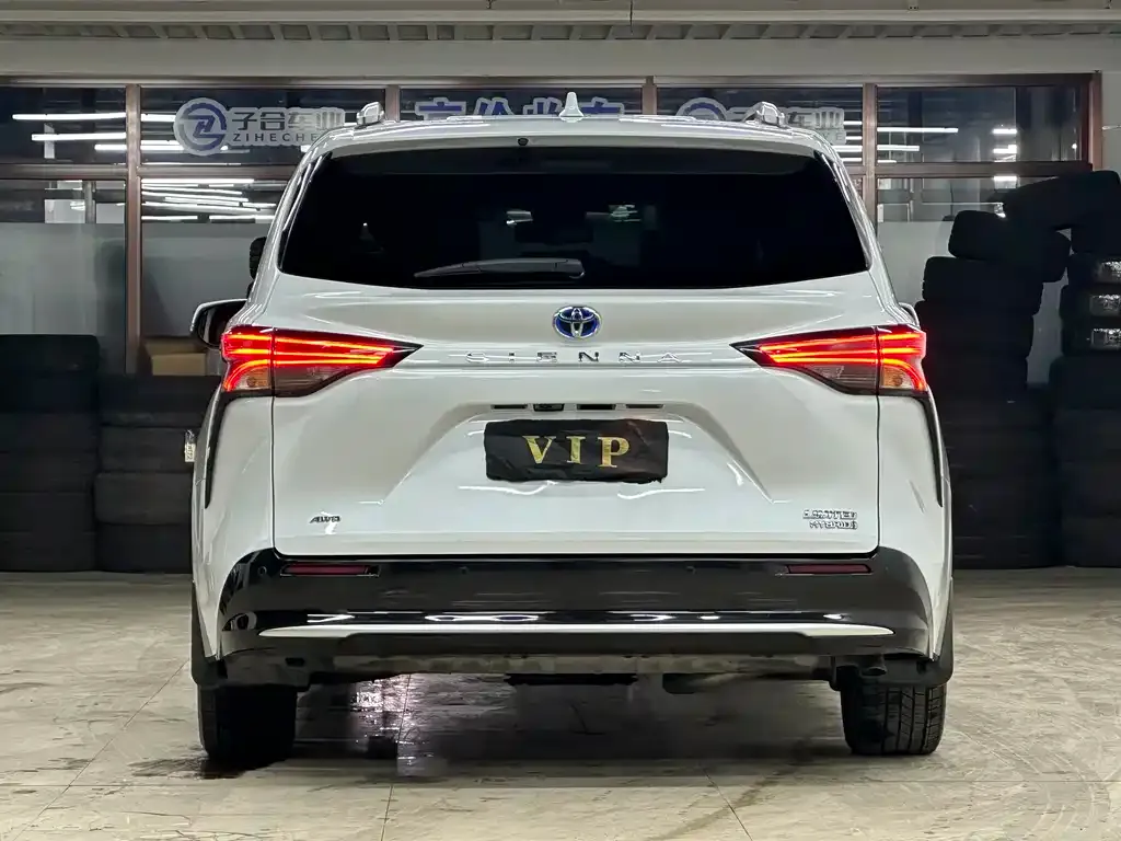 Toyota Sienna 2023 из CN, фото 3