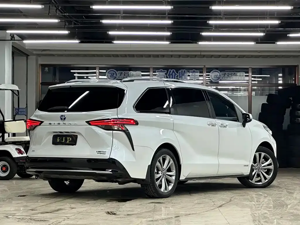 Toyota Sienna 2023 из CN, фото 5