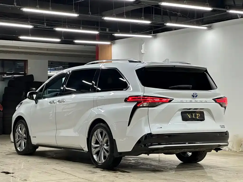 Toyota Sienna 2023 из CN, фото 2