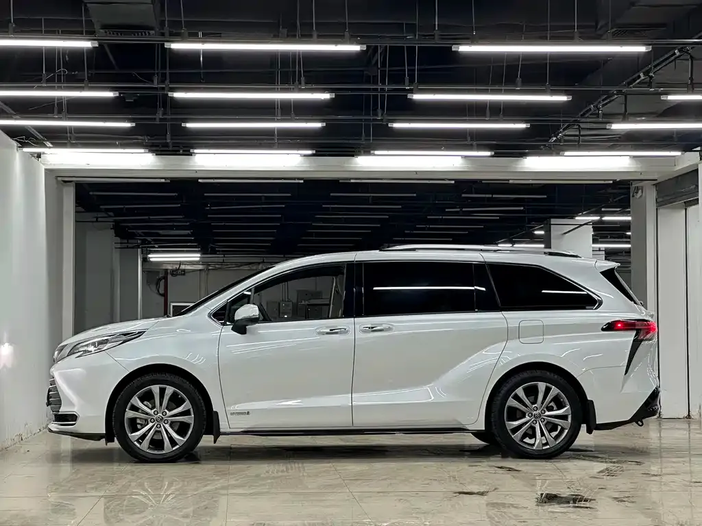 Toyota Sienna 2023 из CN, фото 7