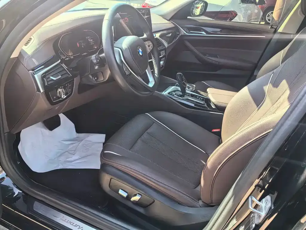 BMW 5 Series 2023 из CN, фото 3