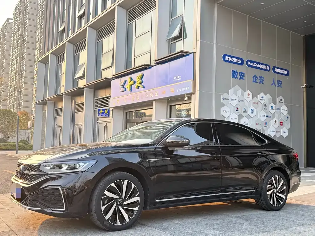Volkswagen Passat 2023 из CN, фото 1
