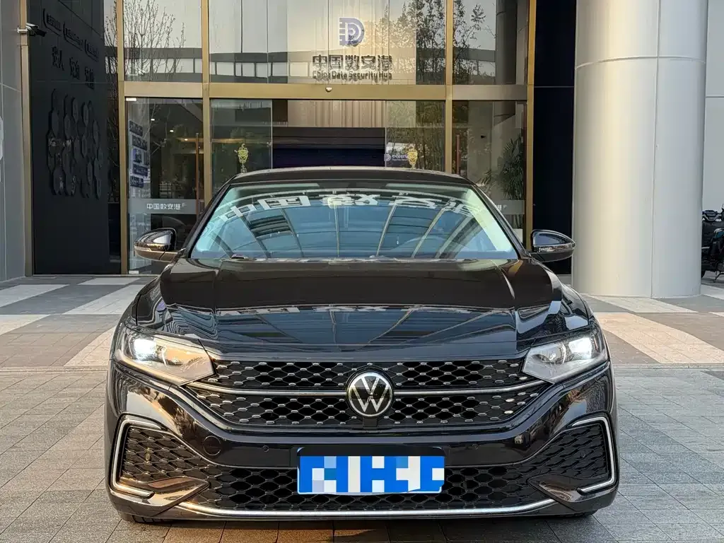 Volkswagen Passat 2023 из CN, фото 2