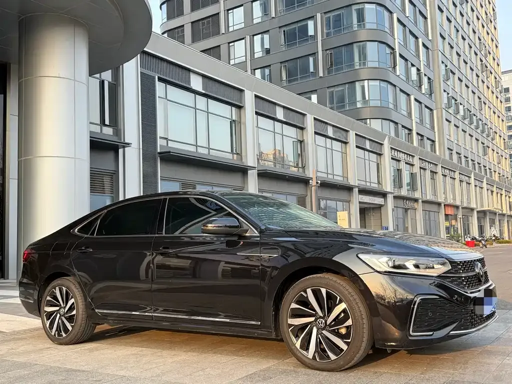 Volkswagen Passat 2023 из CN, фото 3
