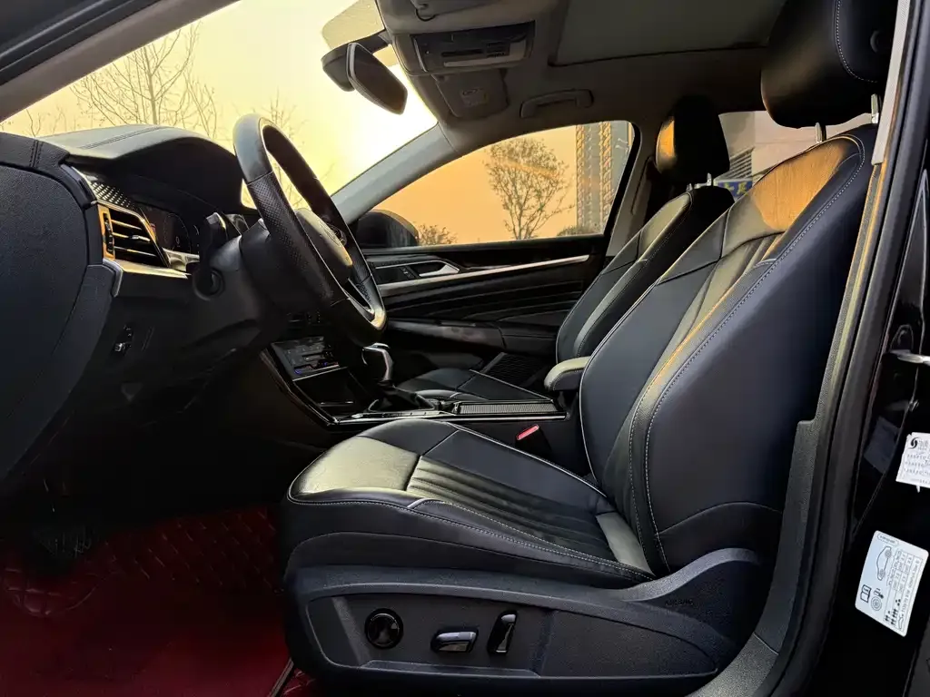 Volkswagen Passat 2023 из CN, фото 4