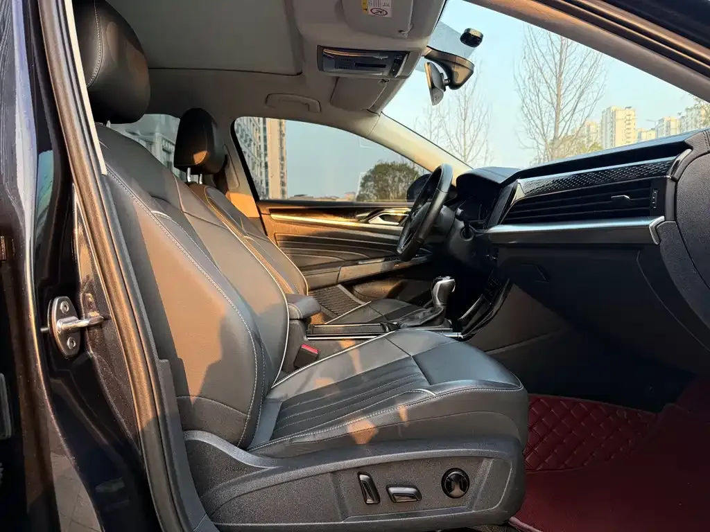 Volkswagen Passat 2023 из CN, фото 6