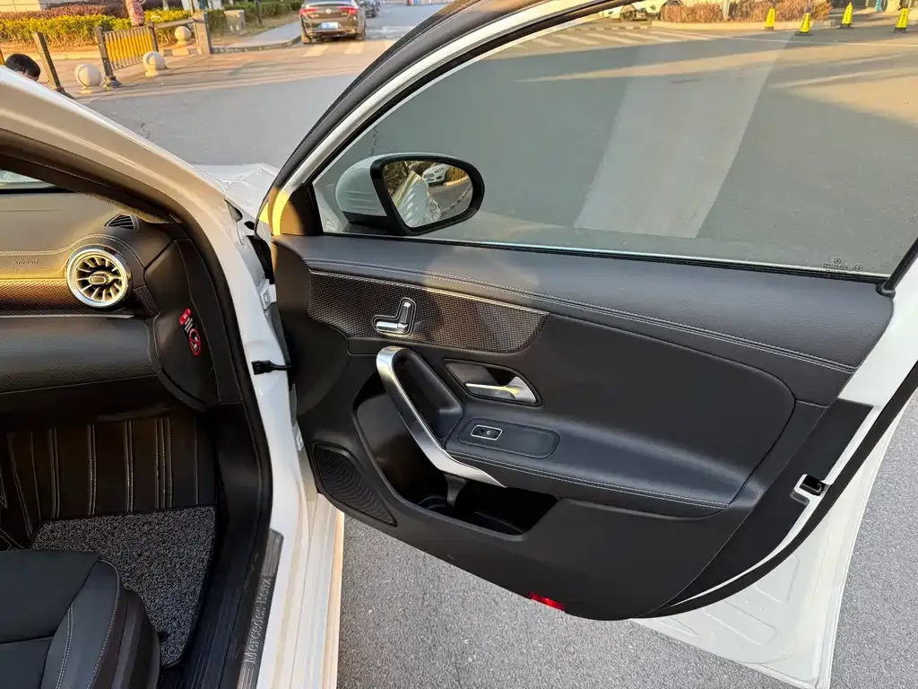 Mercedes-Benz A-Class 2023 из CN, фото 3