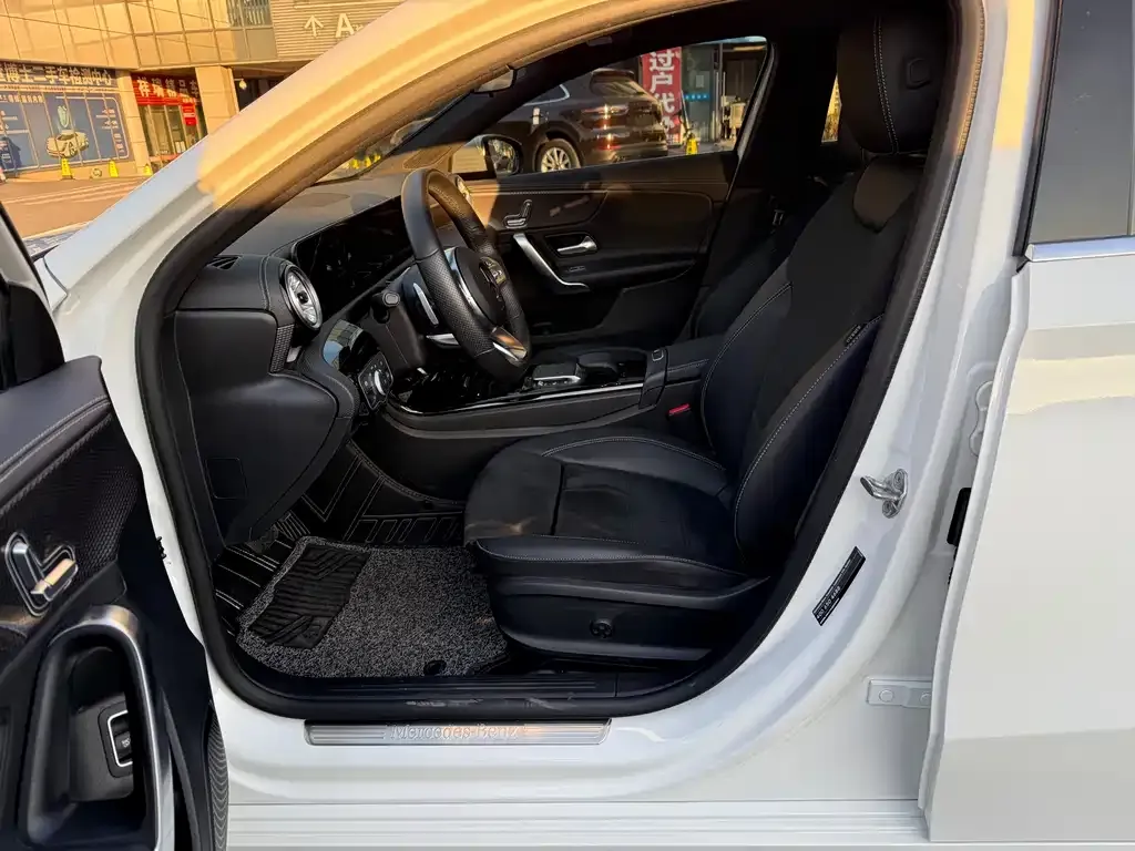 Mercedes-Benz A-Class 2023 из CN, фото 4