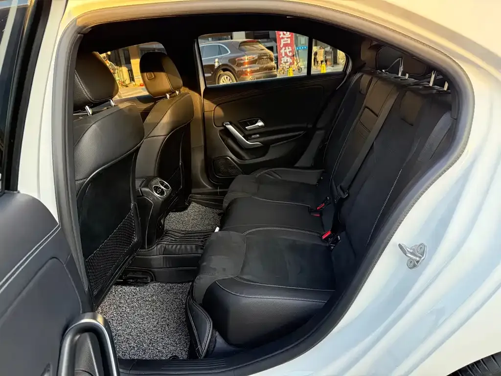 Mercedes-Benz A-Class 2023 из CN, фото 10