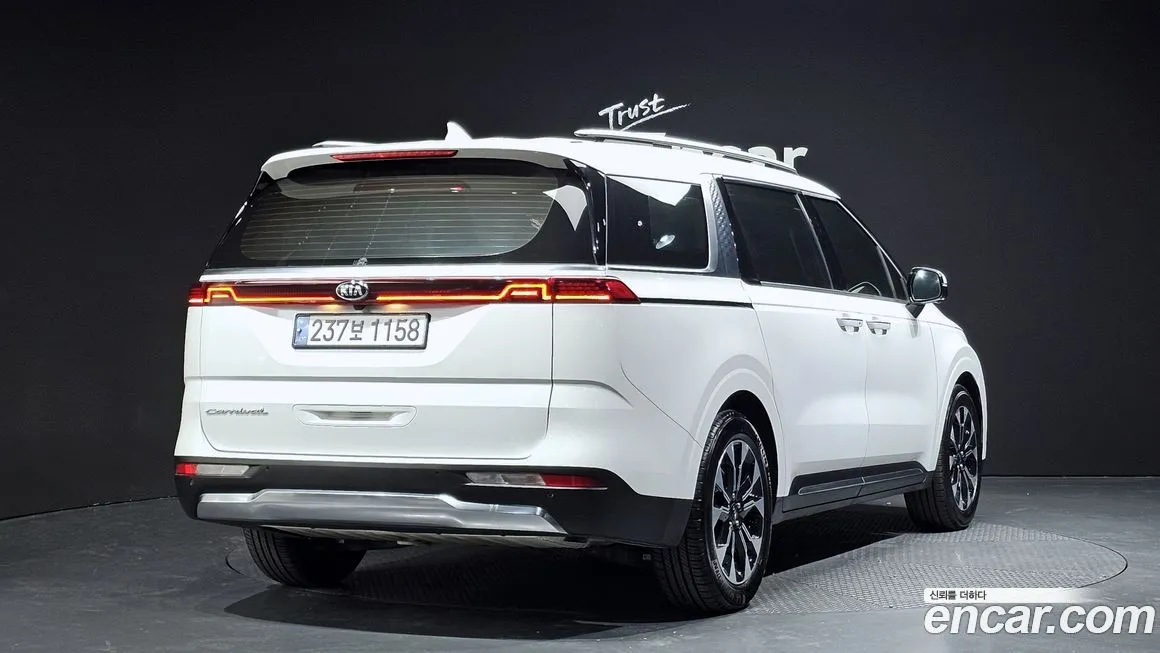 Kia Carnival — фото 4