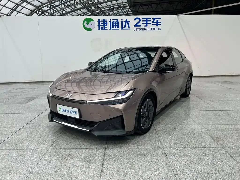 Toyota bZ3 2023 из CN, фото 1