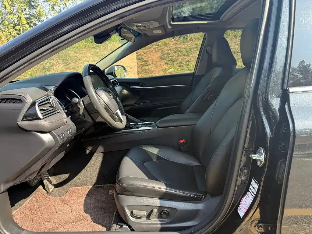 Toyota Camry 2021 из CN, фото 2
