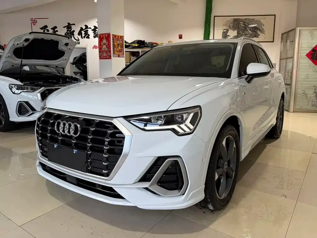 Audi Q3 — фото 1