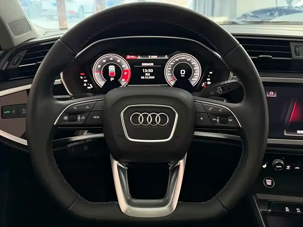 Audi Q3 — фото 4