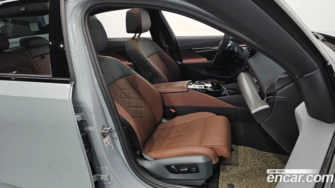 BMW 5-Series 2024 из KR, фото 10