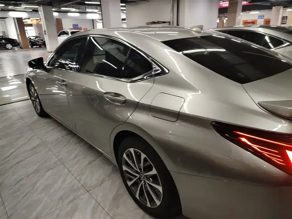 Lexus ES — фото 4