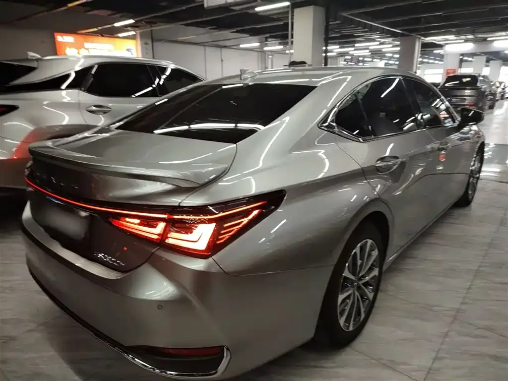 Lexus ES — фото 7