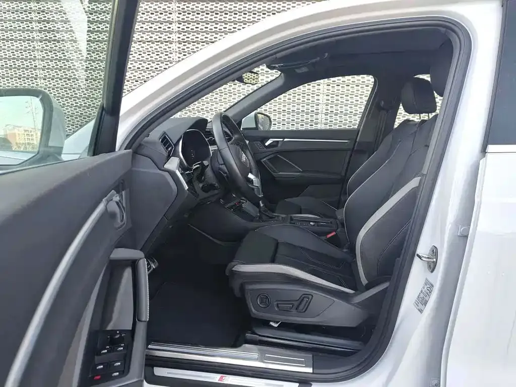 Audi Q3 2024 из CN, фото 4