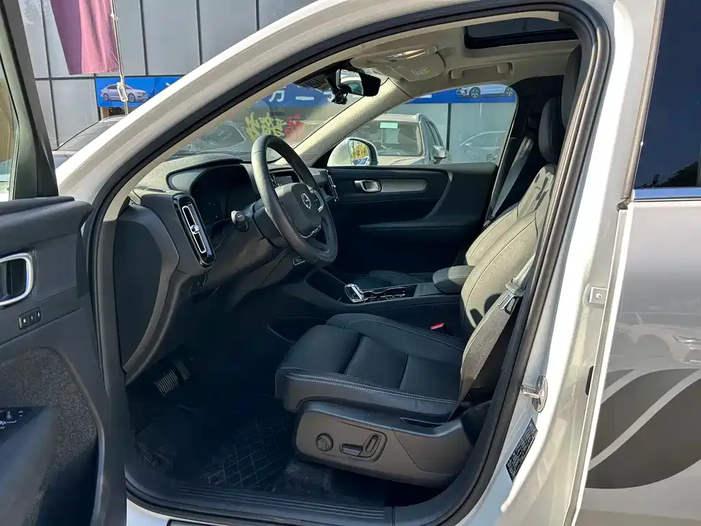 Volvo XC40 2024 из CN, фото 6