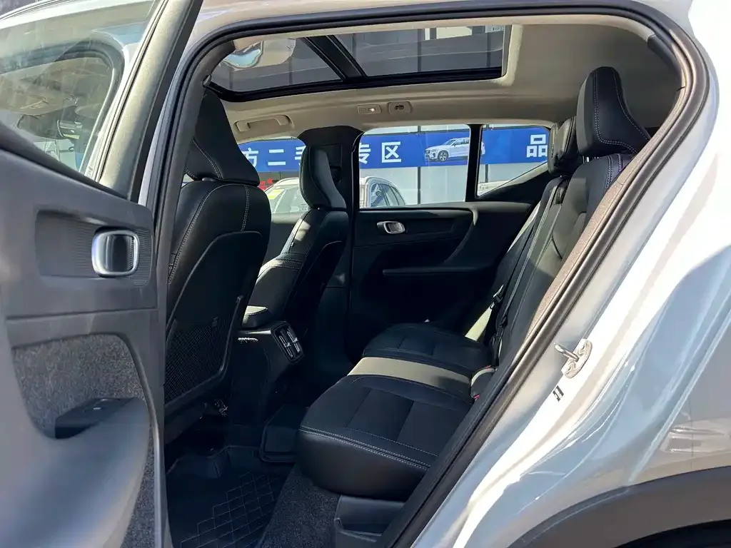 Volvo XC40 2024 из CN, фото 3