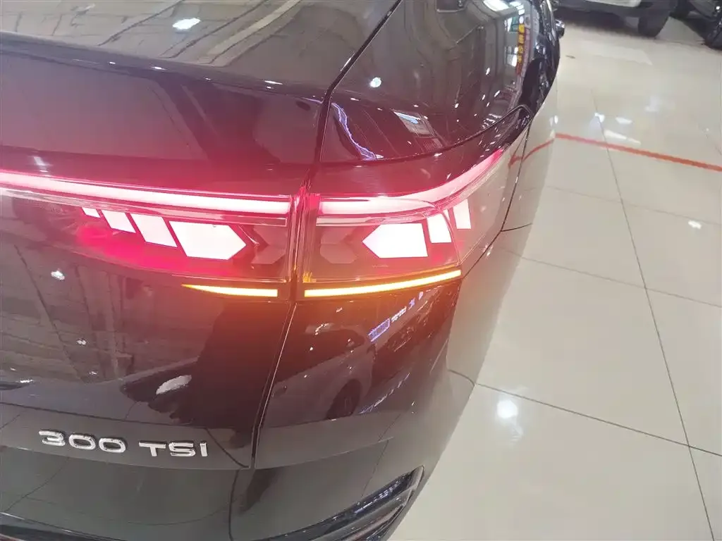 Volkswagen Magotan 2024 из CN, фото 7