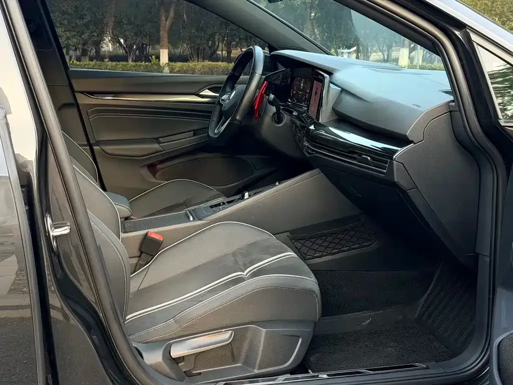 Volkswagen Golf 2021 из CN, фото 7