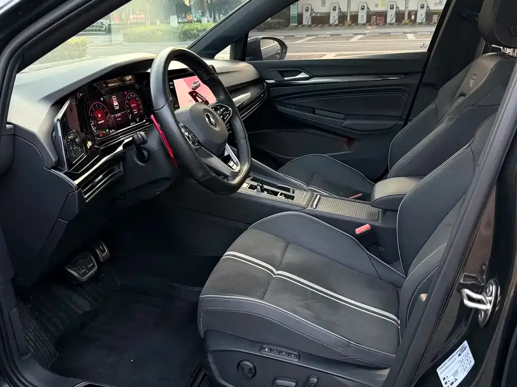 Volkswagen Golf 2021 из CN, фото 2