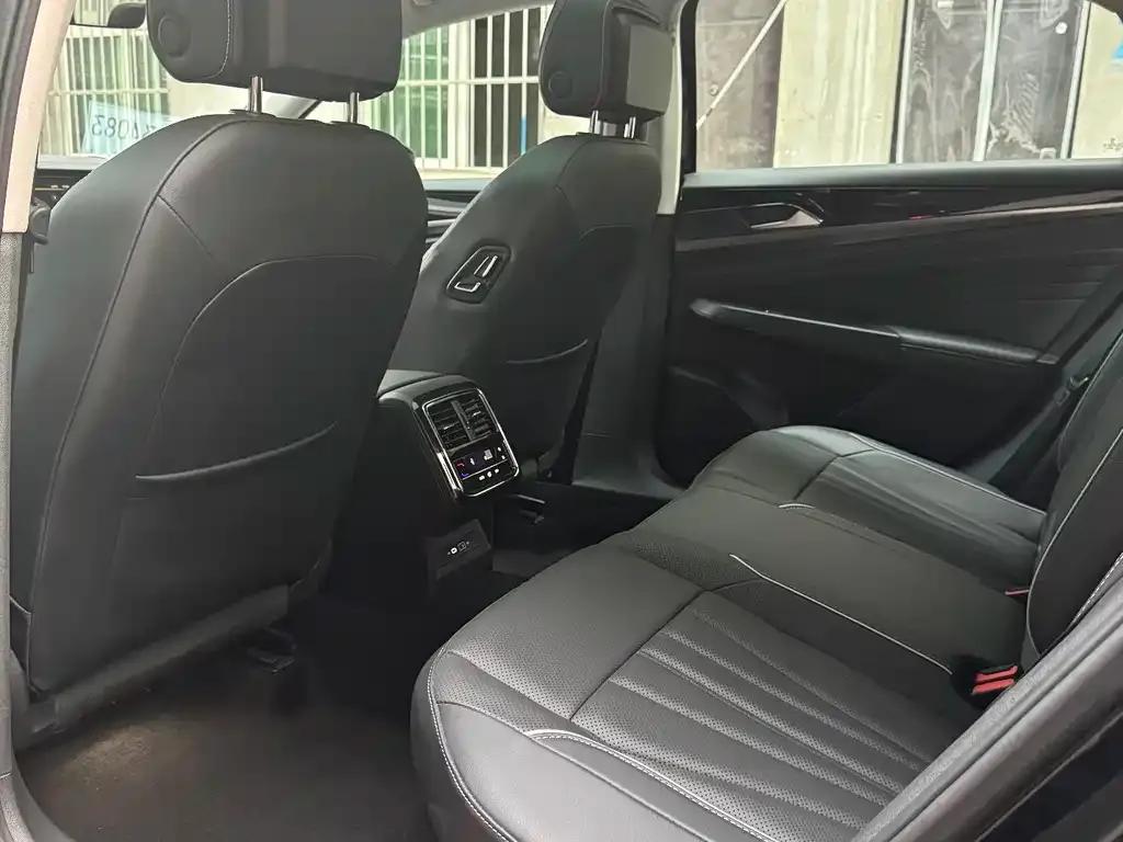 Volkswagen Passat 2024 из CN, фото 3