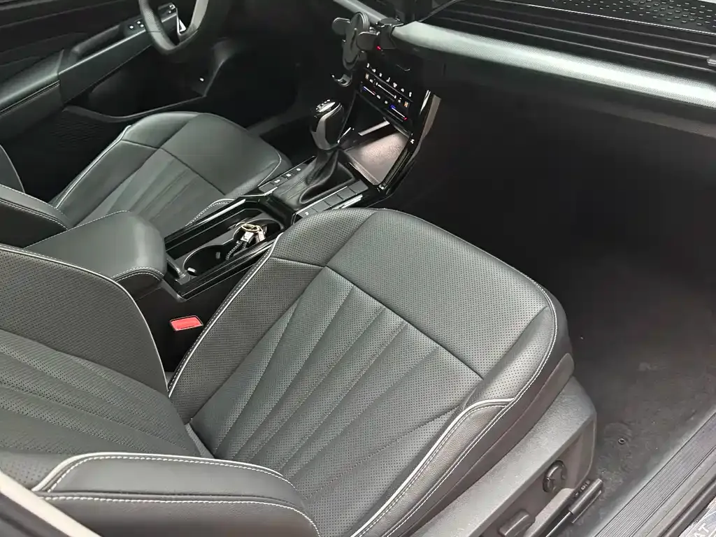 Volkswagen Passat 2024 из CN, фото 10