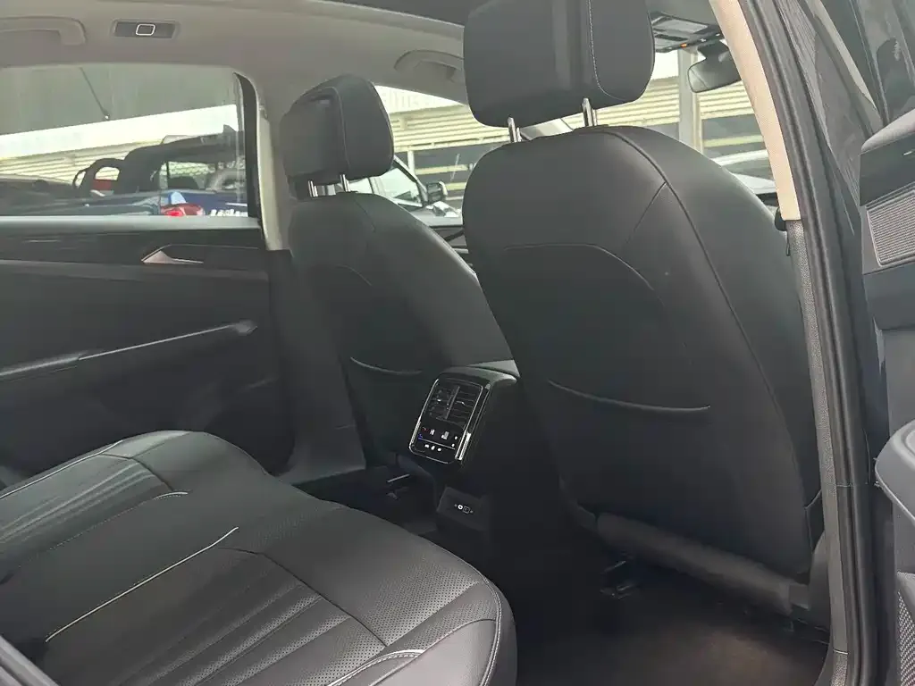 Volkswagen Passat 2024 из CN, фото 2