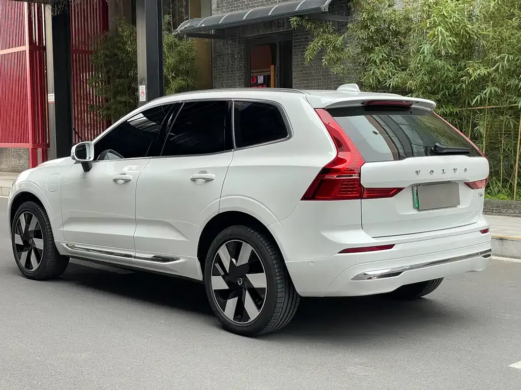 Volvo XC60 PHEV 2024 из CN, фото 2