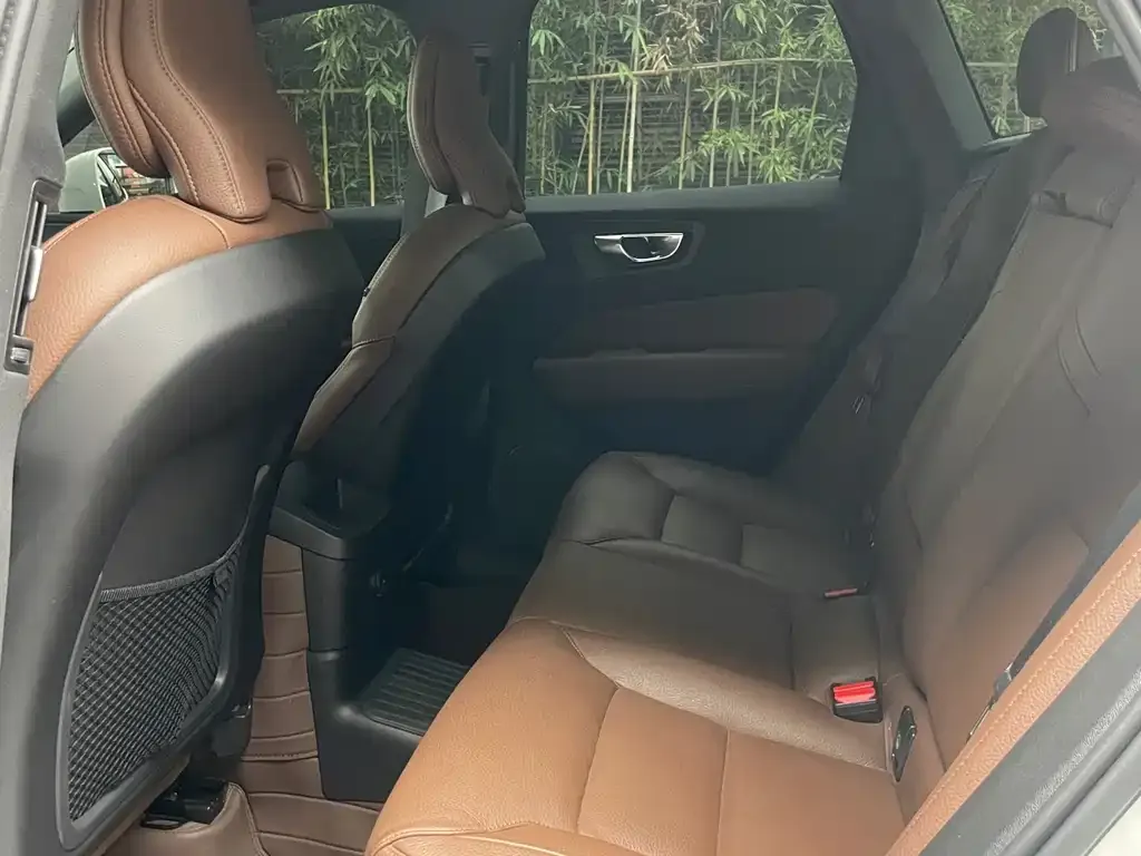 Volvo XC60 PHEV 2024 из CN, фото 5