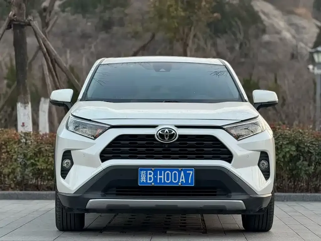 Toyota RAV4 — фото 3