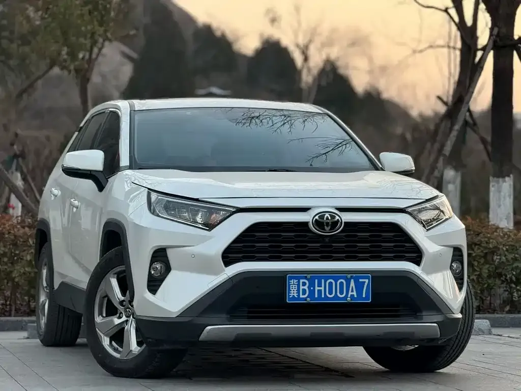Toyota RAV4 — фото 5