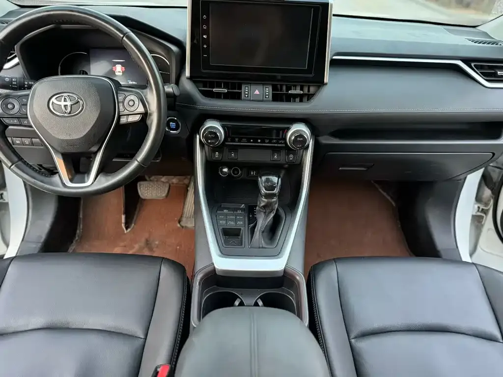 Toyota RAV4 — фото 4