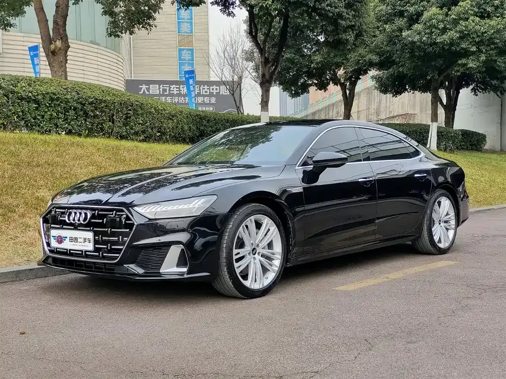 Audi A7L — фото 1