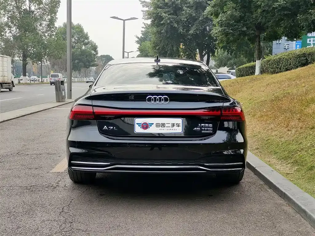 Audi A7L — фото 9