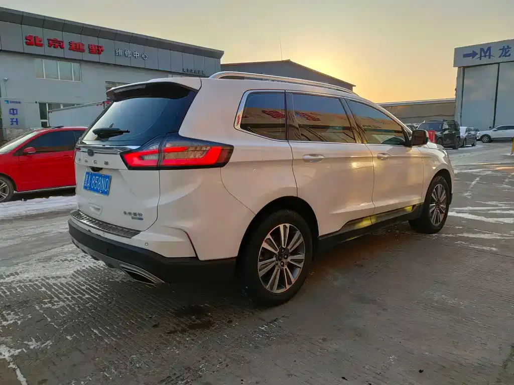Ford Edge — фото 9