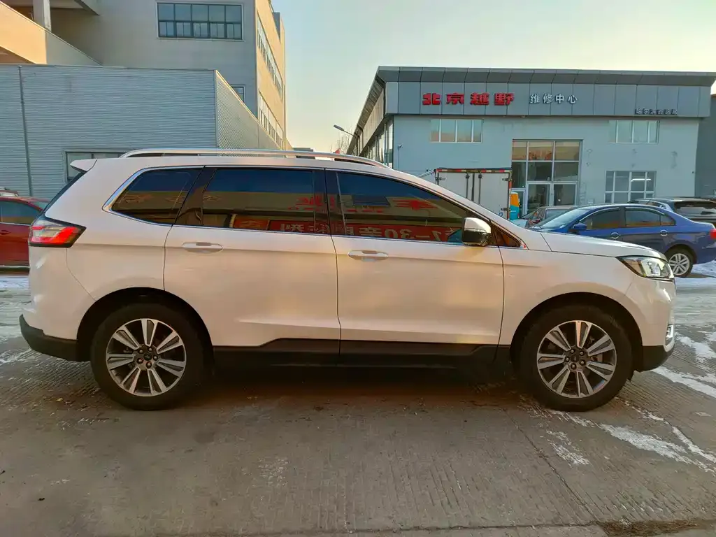Ford Edge — фото 5