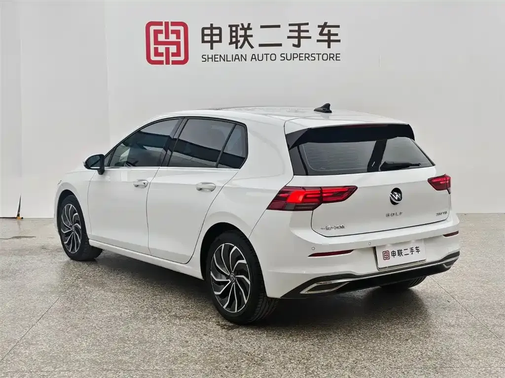 Volkswagen Golf 2024 из CN, фото 2