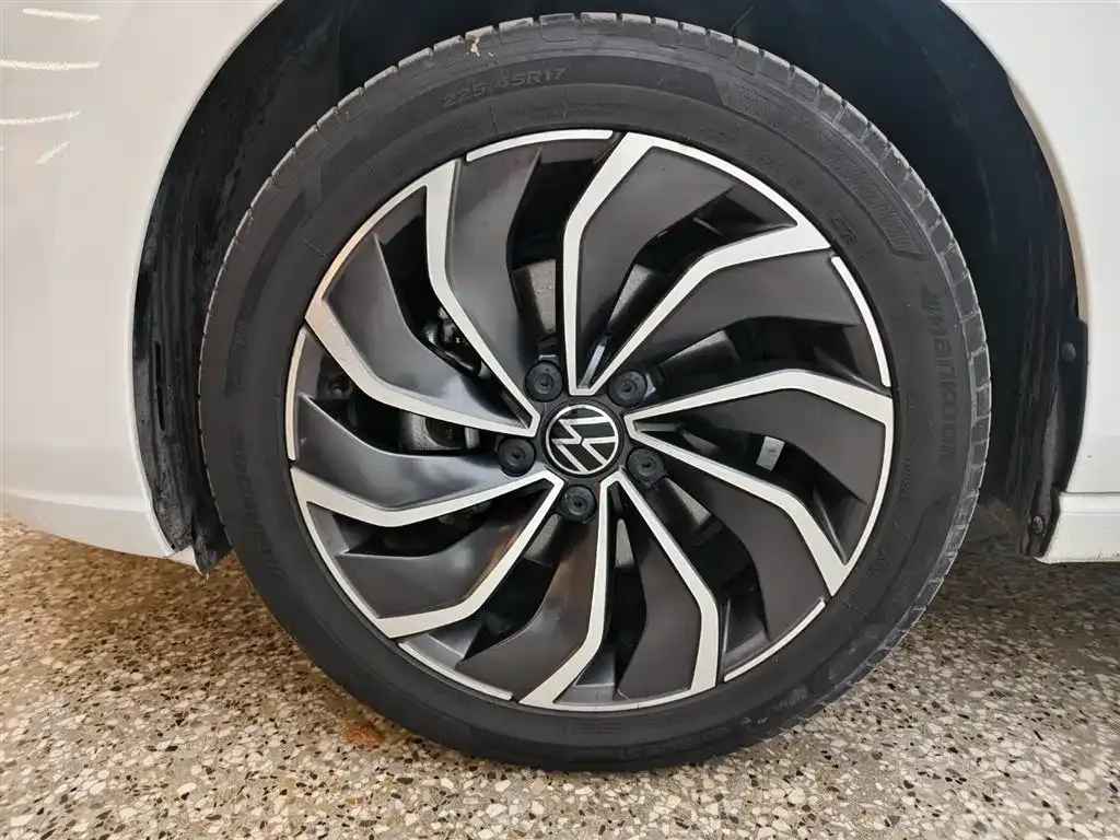 Volkswagen Golf 2024 из CN, фото 6