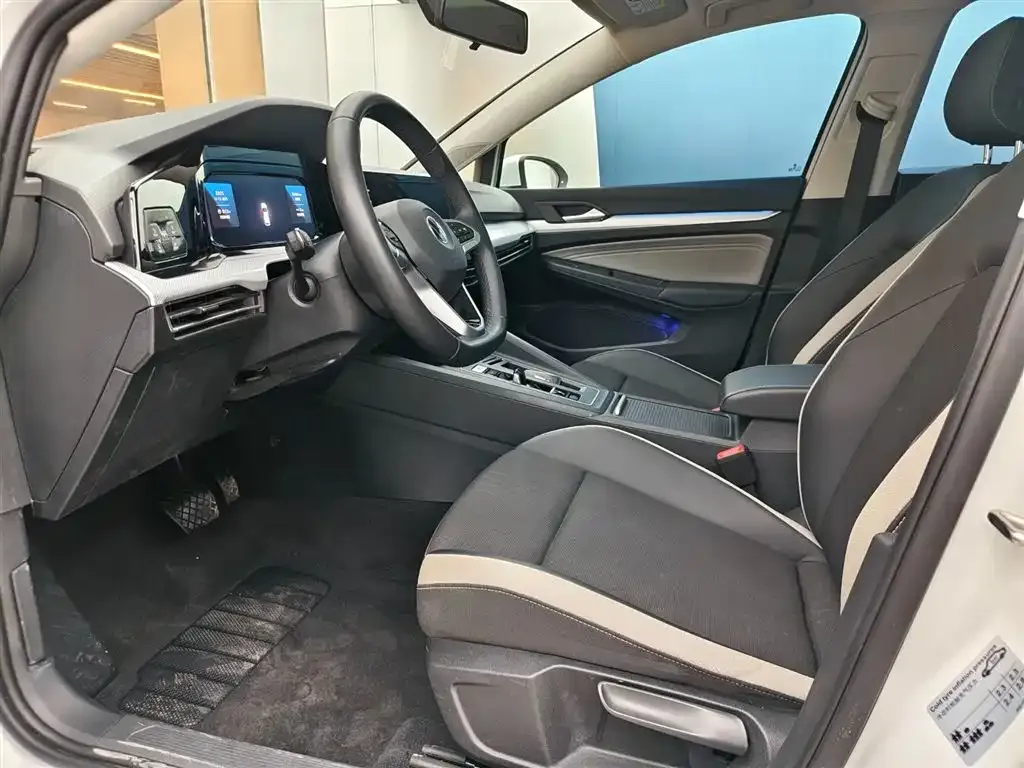 Volkswagen Golf 2024 из CN, фото 7