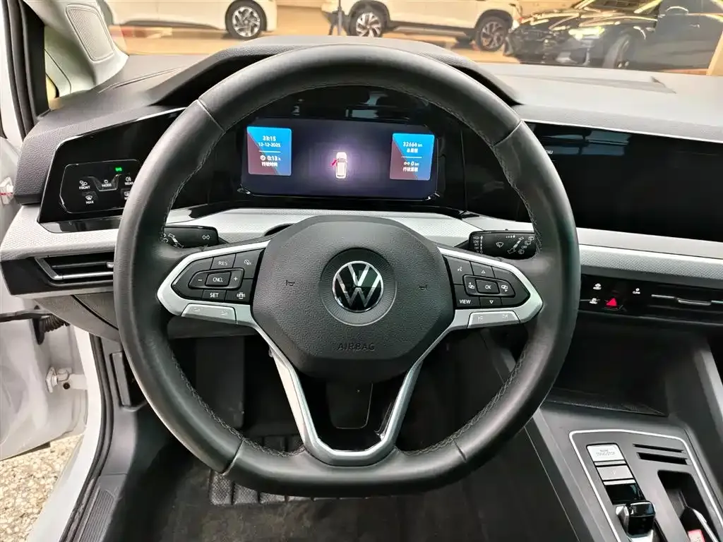 Volkswagen Golf 2024 из CN, фото 8